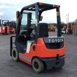 Xe nâng Toyota 2,5 tấn